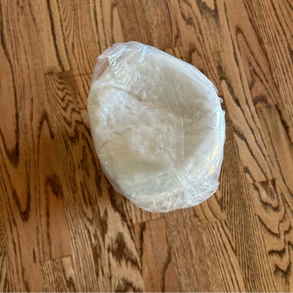 UnHide Lil Marsh vegan furry blanket NWT NIP in color Snow White size small - Picture 6 of 6